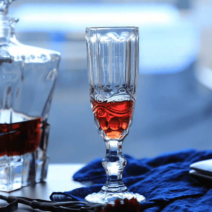 Ҷоми шампани ранга барои нӯшидани пиёлаҳои шароб барои меҳмонхонаи тӯй (3)