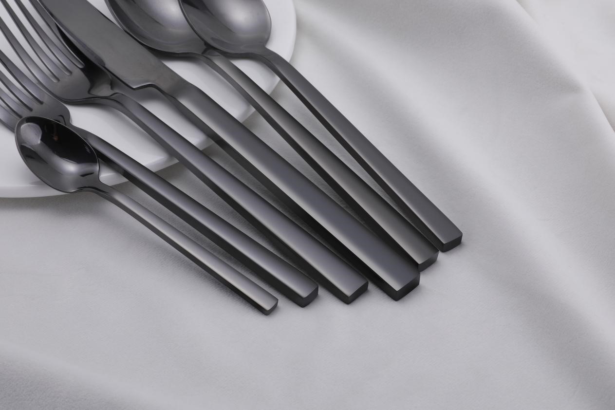 black cutlery set 10